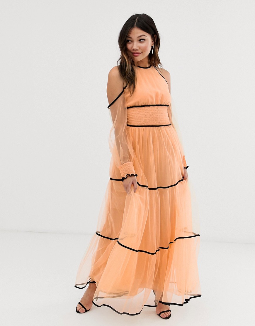 True Decadence - Premium lange jurk met blote schouders en contrasterende rand in abrikoos-Roze