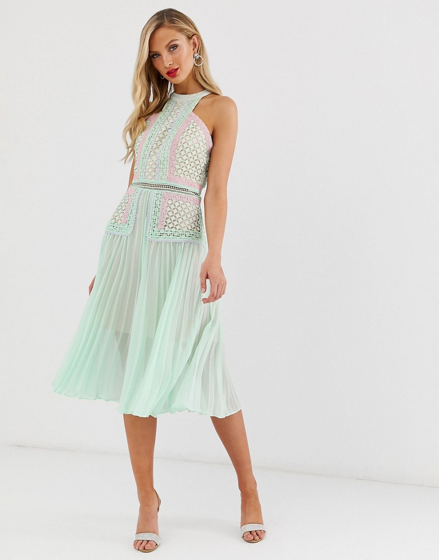 True Decadence - Premium - Midi-jurk met halternek en contrasterende kanten inzetstukken in muntgroen met geplooide rok in dezelfde kleurschakering