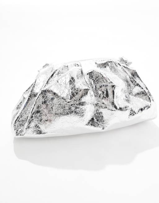 True Decadence – Silverfärgad metallisk kuvertväska, 4 av 4