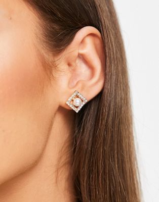 True Decadence square oversized stud earring in gold with pearl