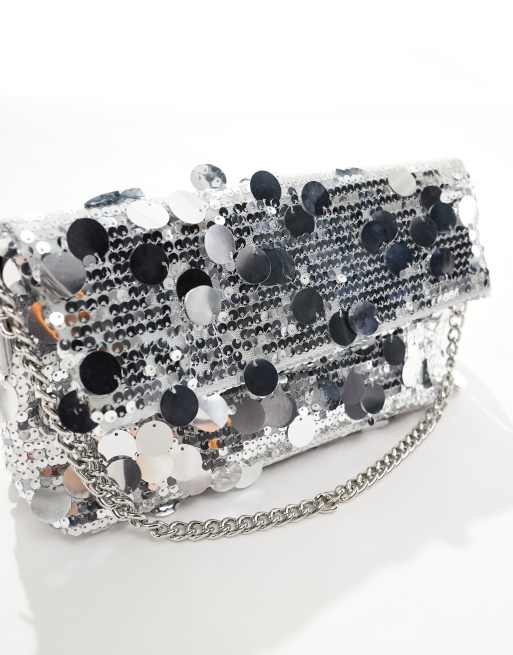 True Decadence – Srebrna cekinowa kopertówka z paskiem crossbody, 3 z 4