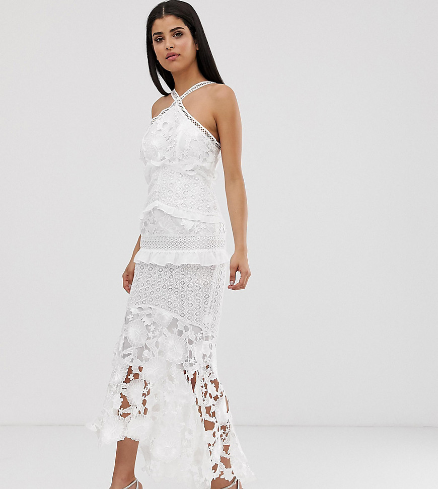 True Decadence Tall - Premium kanten midi-jurk met ongelijke zoom in wit