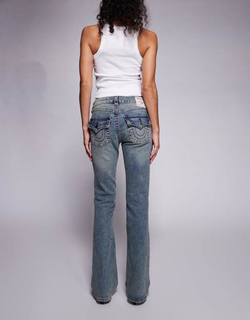 True Religion – Becca Big T – Bootcut-Jeans in verwaschenem Mittelblau mit niedrigem Bund, 3 von 5