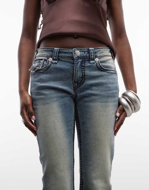 True Religion Becca Mid-Rise Bootcut-Jeans mit Pattentaschen in Sunset Fade Blue, 4 von 5