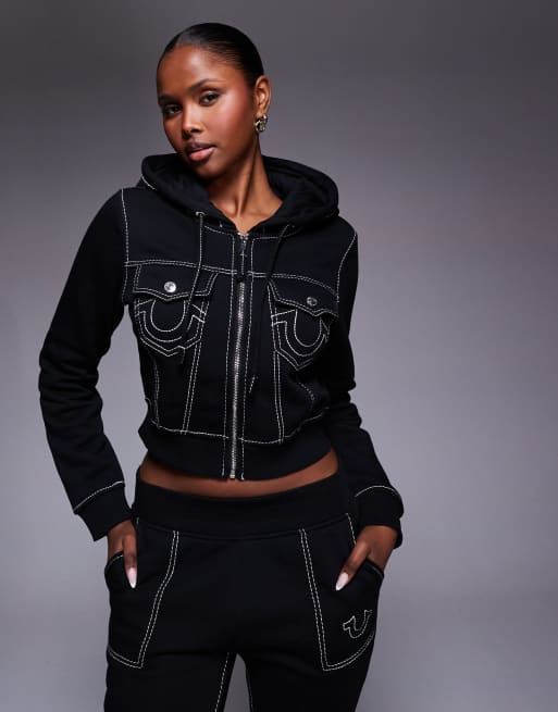 True Religion - Big T - Felpa con cappuccio corta nera con cuciture a contrasto e zip in coordinato, 2 di 4