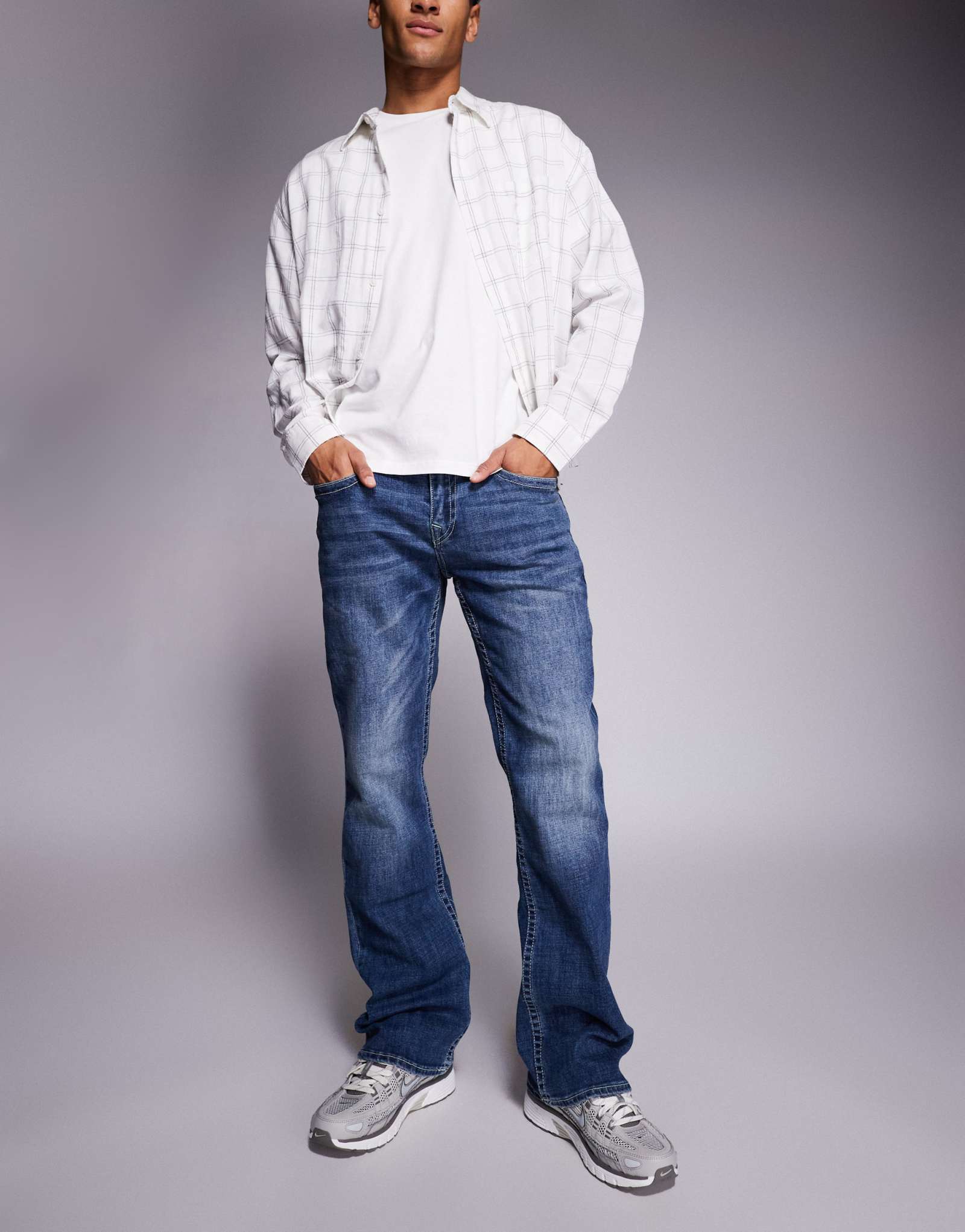 Прямые джинсы с вышитым карманом-банданой True Religion Billy синего цвета, выстиранные