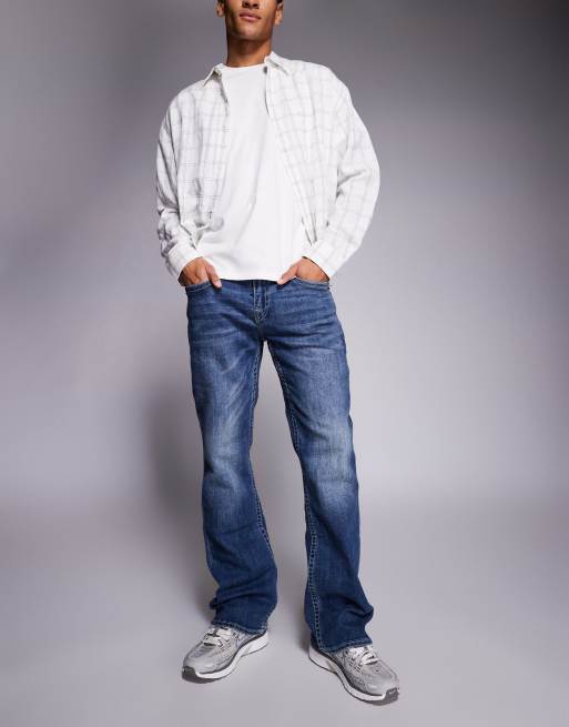 True Religion – Billy – Niebieskie jeansy o prostym kroju z haftowaną wstawką we wzór bandany na kieszeniach