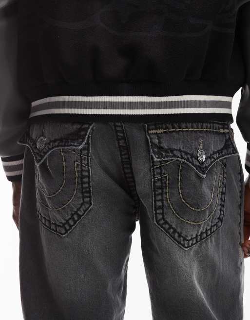 True Religion – Bobby Super T – Baggy-Jeans in grauer Waschung mit Pattentaschen, 4 von 5