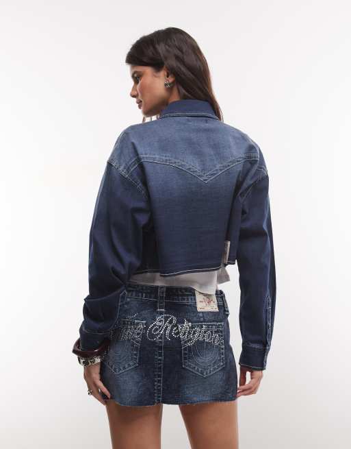 True Religion denimskjorte med cropped pasform, pyntet krystal-logo i mørk vask blå, 3 af 4