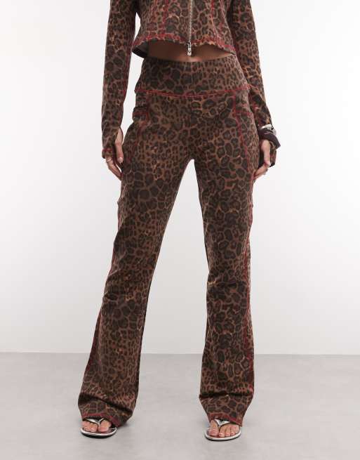 True Religion High-Rise-Hose mit Leopardenmuster, Baby-Terry, Bootcut, Co-ord in Braun-Multi, 2 von 5