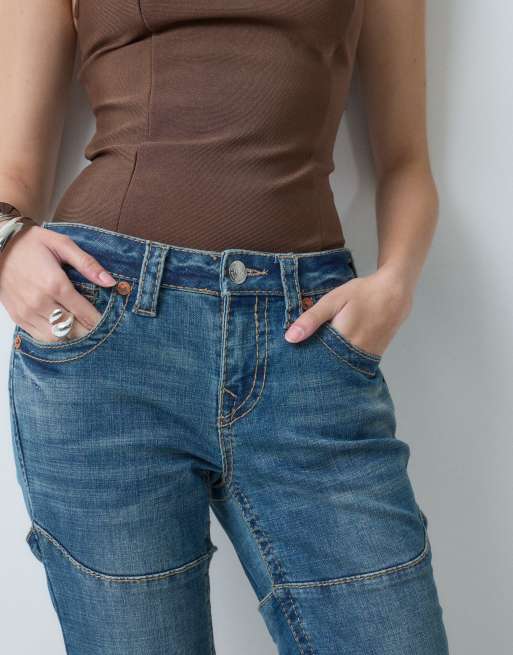 True Religion jeans ultra svasati vita medio alta con lacci in blu lavaggio medio, 5 di 5