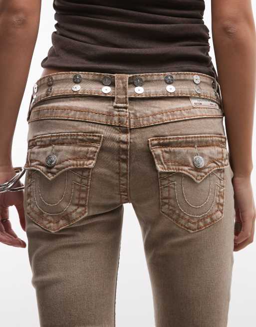 True Religion - Karamelfarvede lavtaljede jeans med svaj og bæltedetalje med nitter, 4 af 5