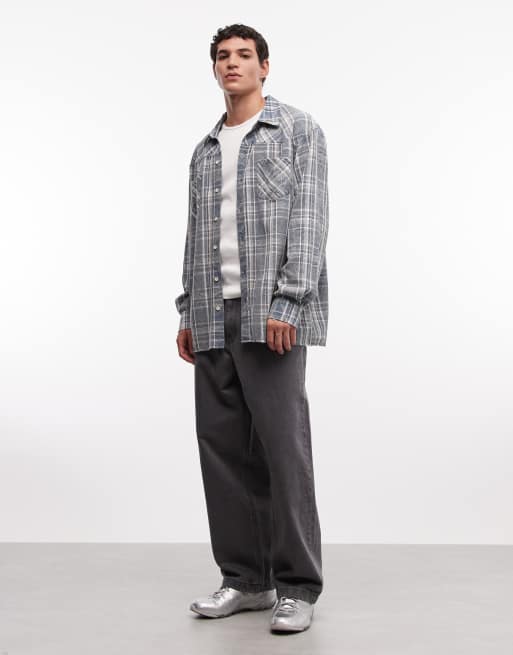 True Religion – Kariertes, langärmliges Flanellhemd in ausgeblichener Used-Optik, 2 von 5