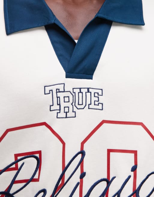 True Religion – Oversize-Oberteil in Cremeweiß mit Sport-Motiv und kontrastierendem Kragendetail, 4 von 5