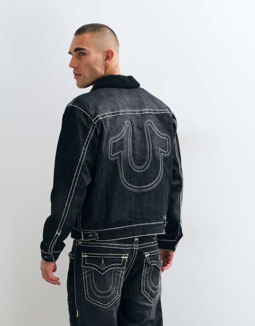 True Religion oversized fit denim truckerjakke i sort vask med præget logo, del af sæt, 2 af 5