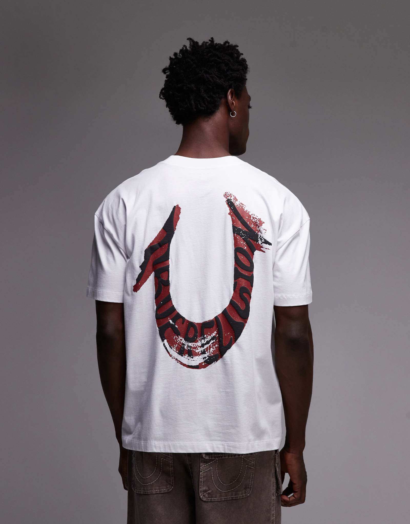 Белая футболка оверсайз с нанесенным логотипом True Religion на спине