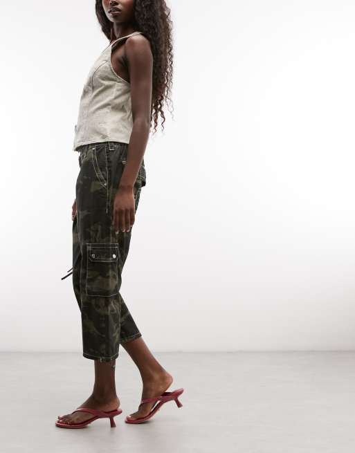True Religion pantalon cargo capri taille mi-haute Y2K à imprimé camouflage vert, 2 de 5