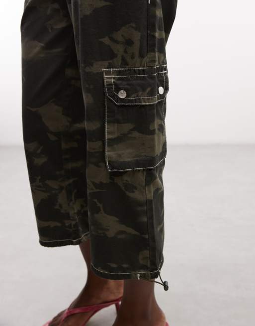 True Religion pantalon cargo capri taille mi-haute Y2K à imprimé camouflage vert, 4 de 5