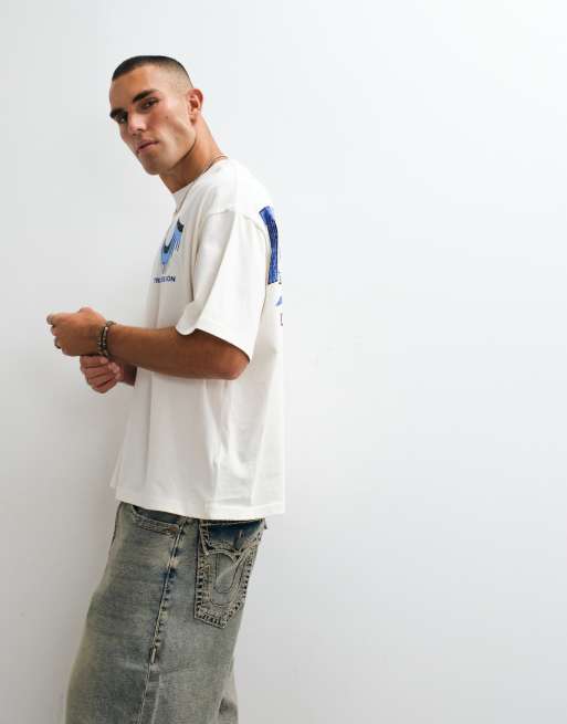 True Religion retro-logo oversized T-shirt med grafik på ryggen i råhvid, 4 af 5