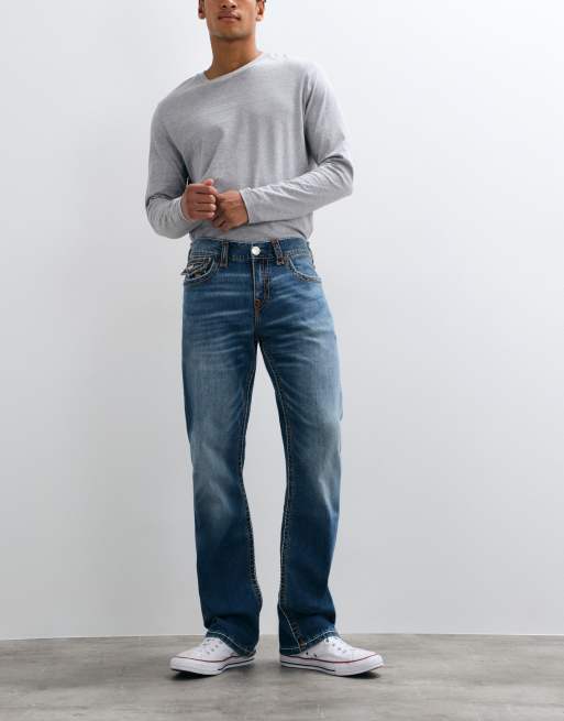 True Religion ricky jeans med lige pasform, ropestitch, flap-lommer og denim i mellemvask blå, 3 af 5