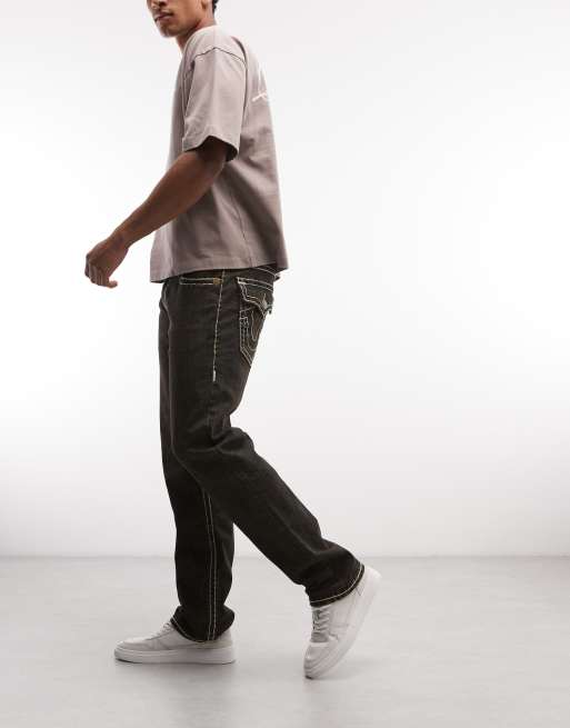 True Religion - Ricky - Jeans slim a T con tasche con patta lavaggio marrone, 2 di 5