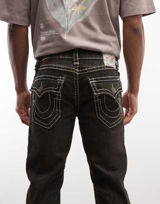 True Religion - Ricky - Jeans slim a T con tasche con patta lavaggio marrone, 5 di 5