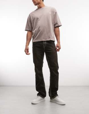 True Religion – Ricky Super T – Schmal geschnittene Jeans in brauner Waschung mit Pattentaschen