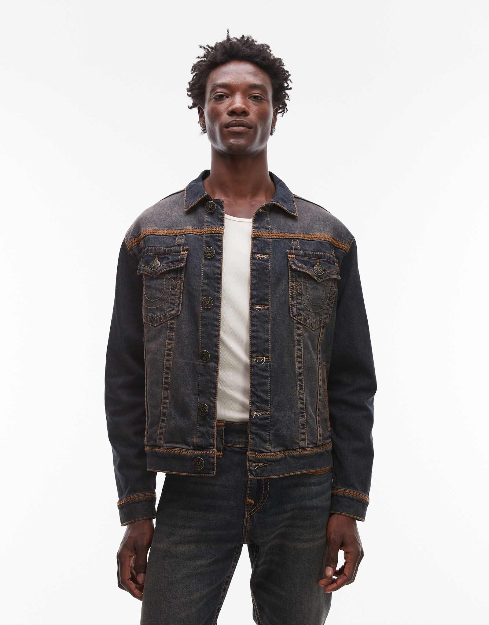 Джинсовая куртка True Religion super flatlock trucker цвета темного индиго, постиранная в стирке - часть комплекта