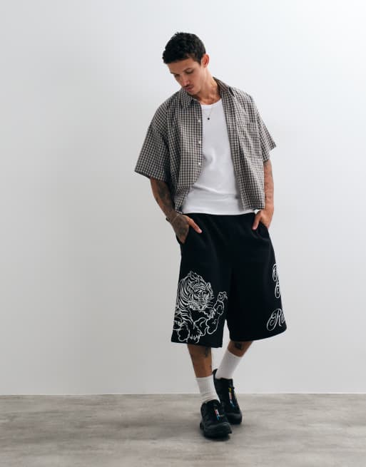True Religion tiger graphic script loose fit fleece shorts in black, 2 of 5