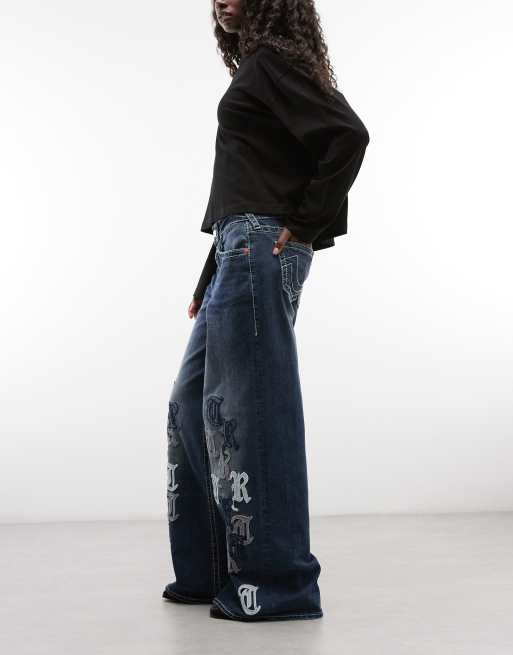True Religion - vaqueros Jessie super baggy con aplique en azul lavado oscuro, 2 de 5