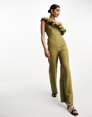 True Violet - Jumpsuit in hellem Khaki mit Carmen-Ausschnitt und Rüschendetail-Grün