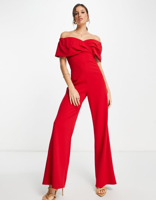 True Violet – Röd off shoulder-jumpsuit