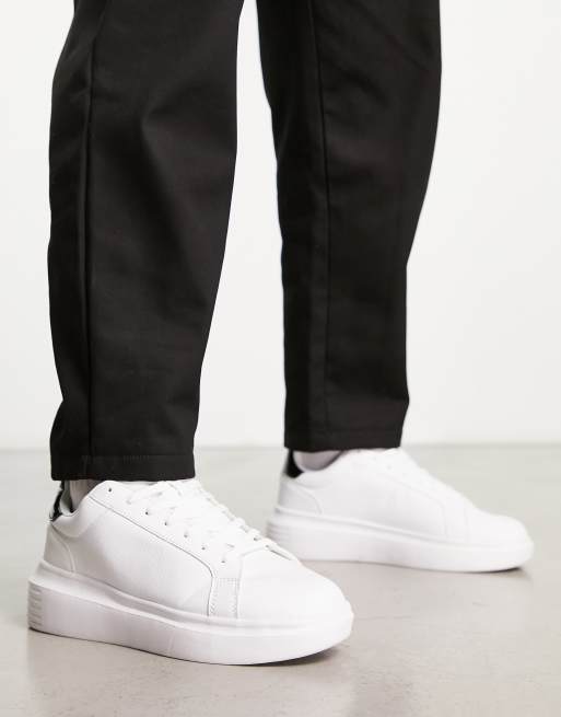 Truffle Collection - Baskets minimalistes à semelle chunky - Noir et blanc