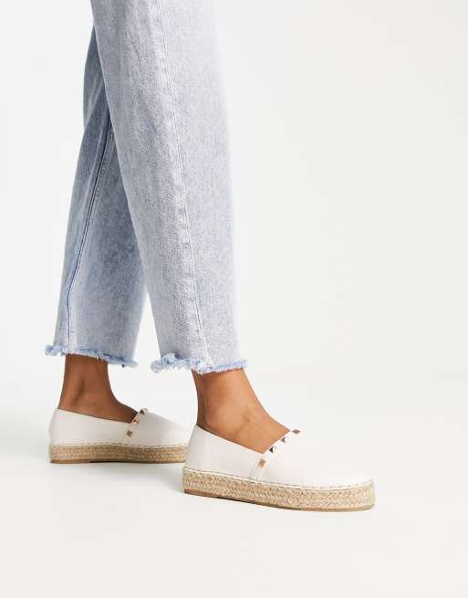 Truffle Collection – Beżowe espadryle z ćwiekami, 2 z 4