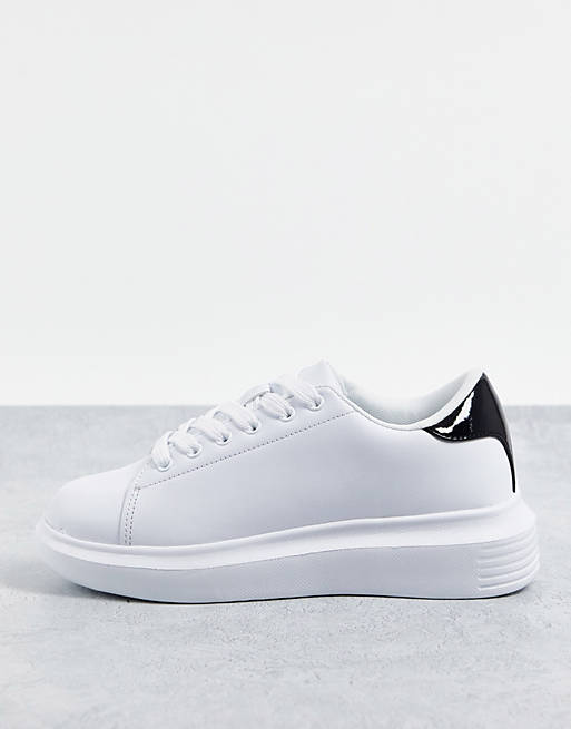 Truffle Collection – Białe buty sportowe z czarną wstawką