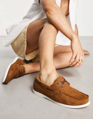 Truffle Collection Boat Shoes In Tan-brown