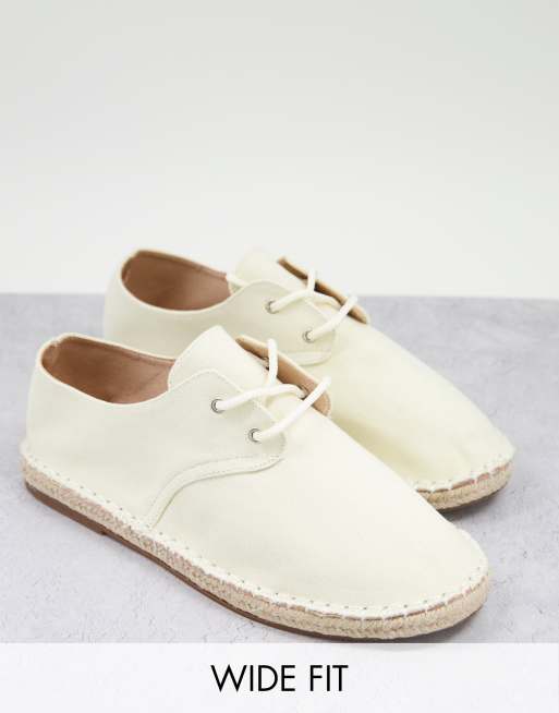 Truffle Collection - Canvas espadrilles met brede pasvorm en veters in crème