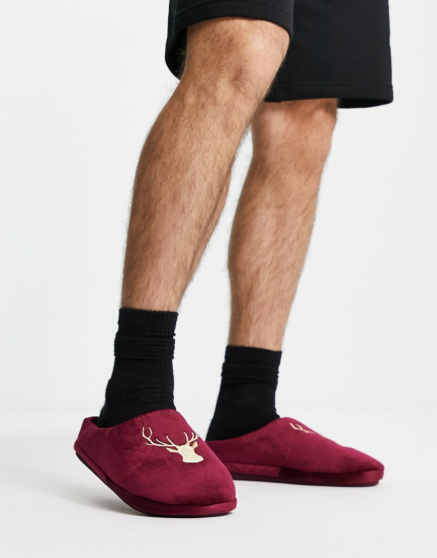 Truffle Collection christmas stag slipper in burgundy-Red