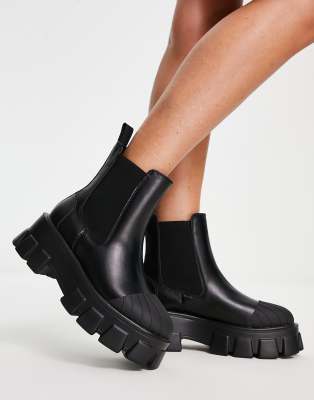 TRUFFLE COLLECTION CHUNKY CHELSEA BOOTS IN BLACK WITH EXAGGERATED SOLE