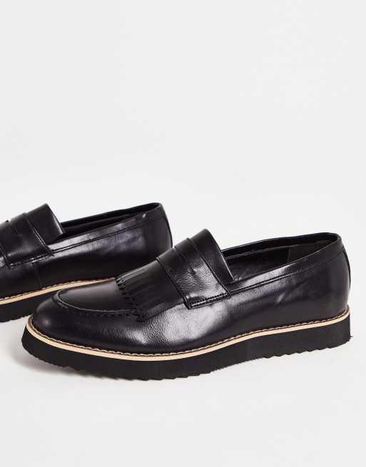 Truffle Collection - Chunky loafers i sort med frynser