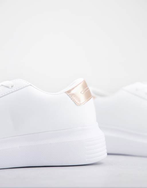 Truffle Collection Chunky sneakers a pianta larga bianche con etichetta oro rosa Asos Donna Scarpe Sneakers Sneakers chunky 