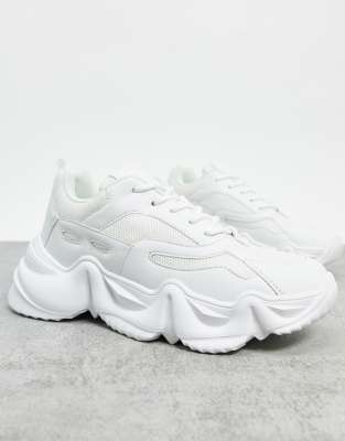 white nike chunky trainers