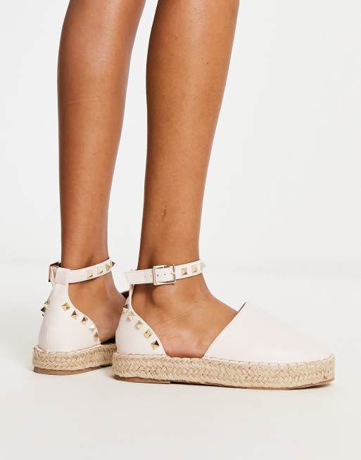 Truffle Collection - Espadrilles met enkelbandje, studs en brede pasvorm in beige, 3 van 4