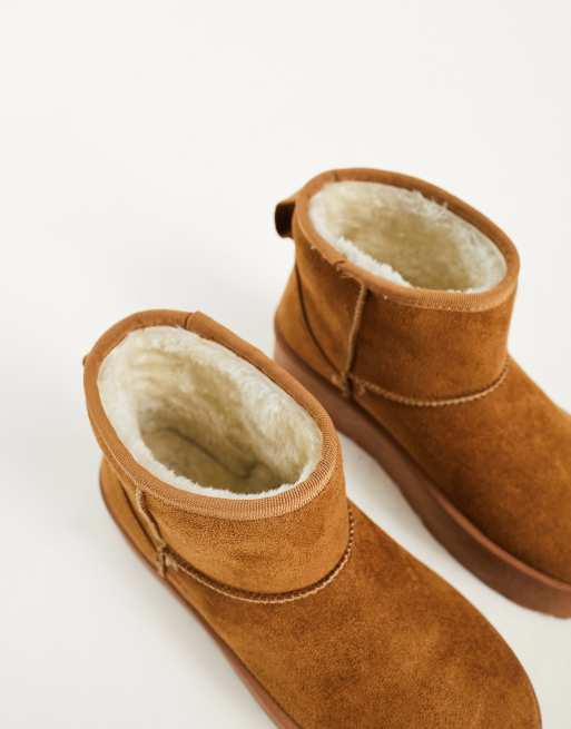 chestnut fur boots