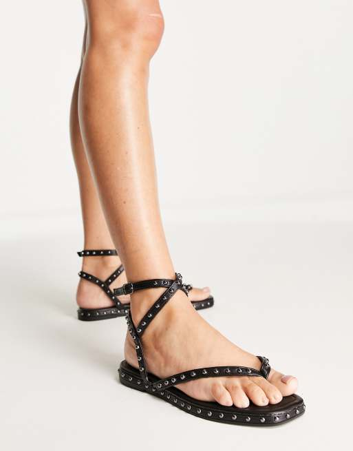 Truffle Collection – Flache, mit Nieten besetzte Riemchensandalen in Schwarz, 4 von 4