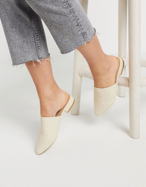 Truffle Collection flat mules in beige croc