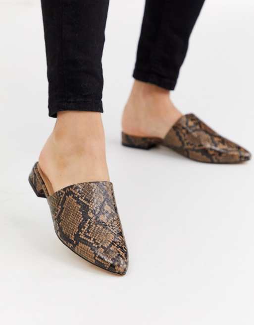 Snake deals mules flat