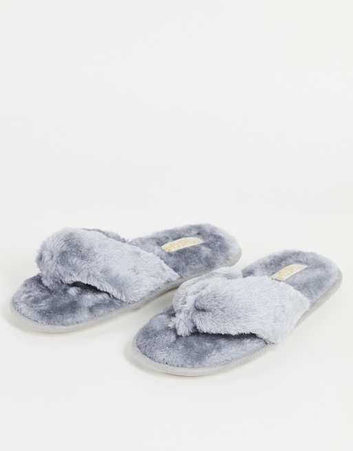 Truffle Collection – Flauschige Hausschuhe in Grau mit Zehensteg