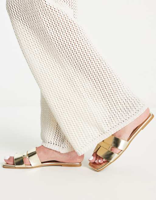 Truffle Collection – Glam – Guldfärgade tofflor i slip on-modell med öppen häl