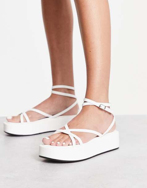 Truffle Collection - Hvide flatform-sandaler med stropper og ankelrem - view 1